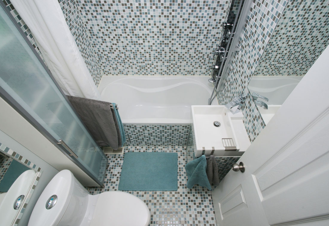 The Benefits of Keeping Your Small Bathroom Organized